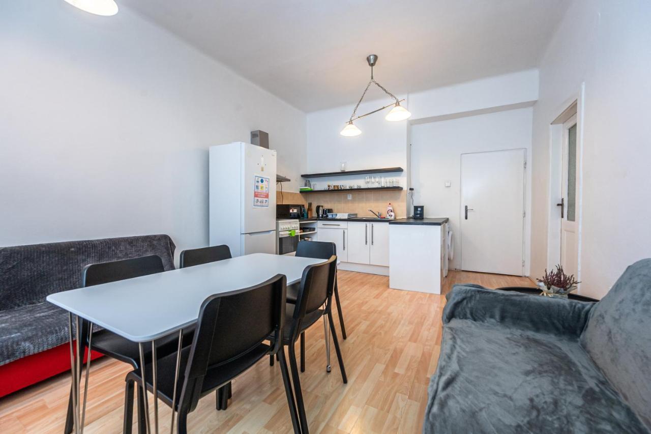 Apartments Safarikova 18 Πράγα Εξωτερικό φωτογραφία