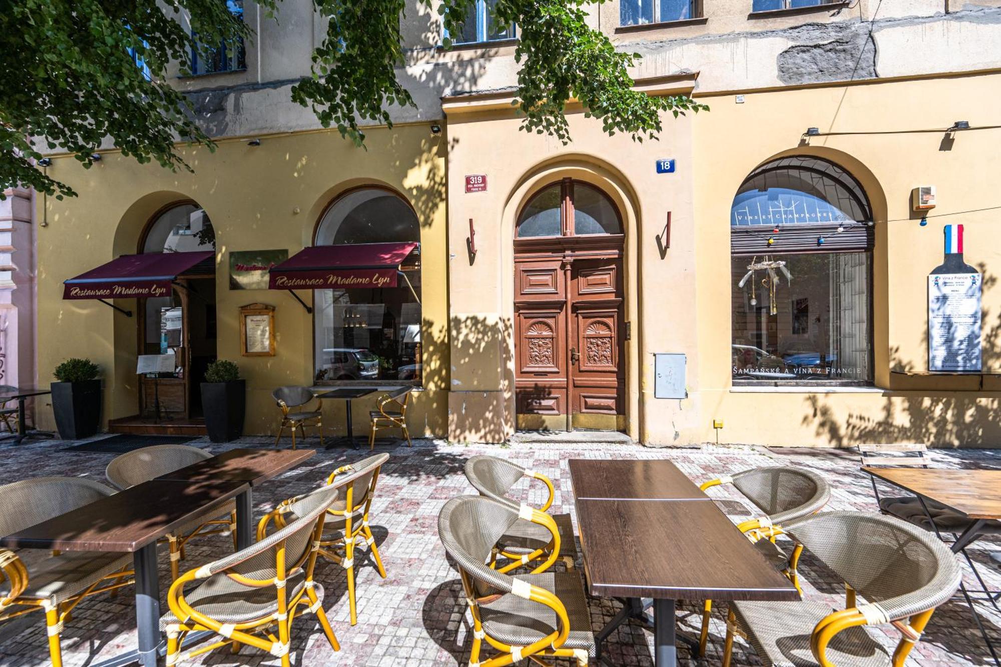 Apartments Safarikova 18 Πράγα Εξωτερικό φωτογραφία